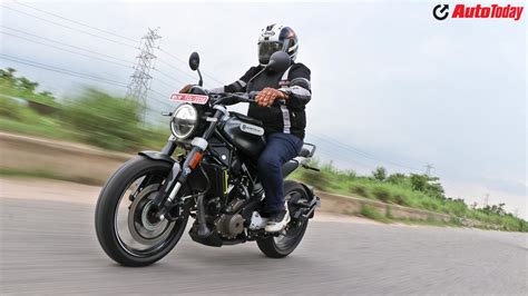 Husqvarna Svartpilen 250 in pictures