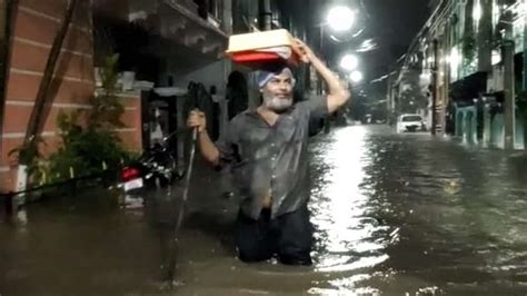 13 killed as heavy rains batter Hyderabad, areas submerged