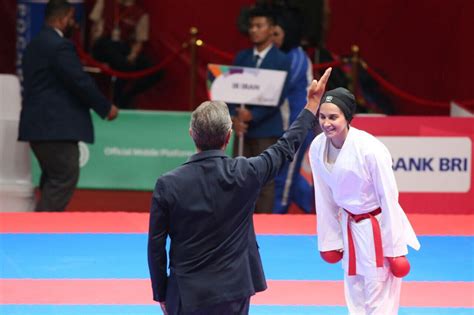 لاعبة إيرانية ببعثة المنتخب إلى أستراليا تعلق على ما يحدث ببلادها Aesthetic