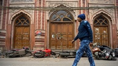 why mcd takes bulldozer action near delhi turkman gate mosque दिल्ली ...
