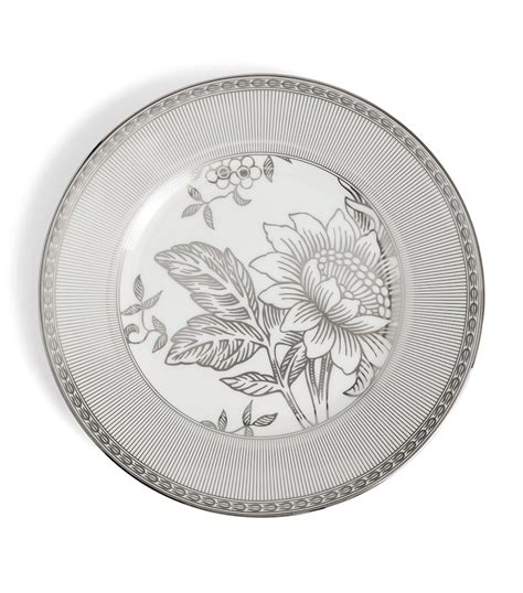 Wedgwood Bone China Silver Tonquin Plate (20cm) | Harrods IN
