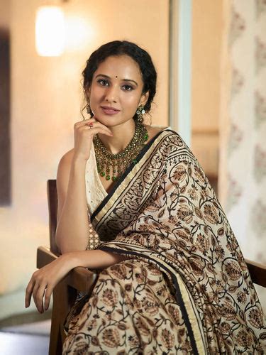 Handloom Sarees Online | Pure Chanderi & Silk Sarees - Mrida