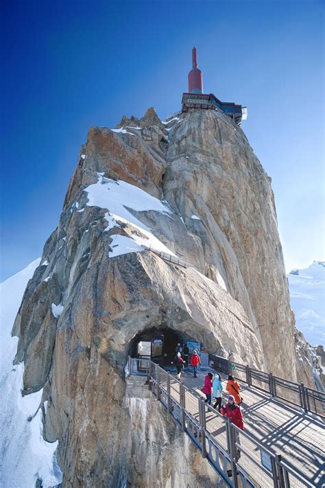 Worlds Highest Vertical Ascent Cable Car The Aiguille du Midi is a peak in the Mont Blanc mountain ra… | Chamonix, Inspiration pour les voyages, Chamonix mont blanc