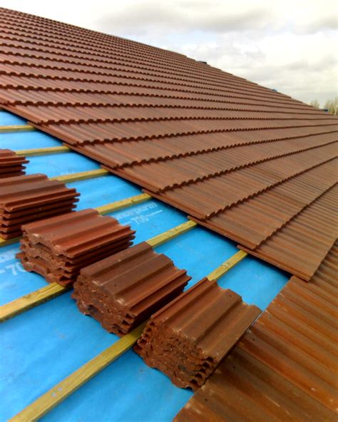 Tile Roof Installation 的图像结果