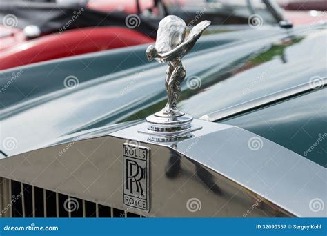 The Emblem of Rolls-Royce, Spirit of Ecstasy Editorial Photography - Image of luxury, hood: 32090357