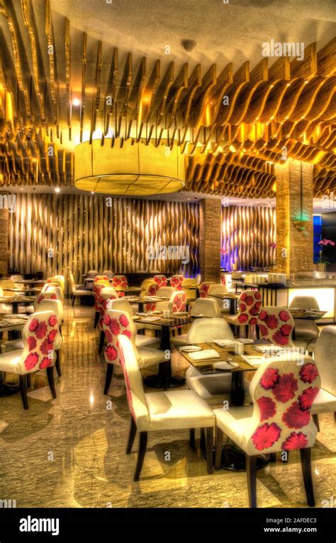 Restaurant Table Side View 的图像结果