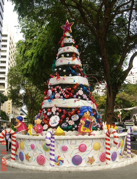 Pin by Sheila Hull on Christmas Trees and Lights | Christmas traditions ...