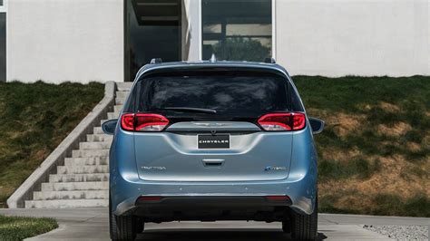 2017 Chrysler Pacifica Hybrid: Plug-In Minivan Offers 30 Miles Of Electric Range