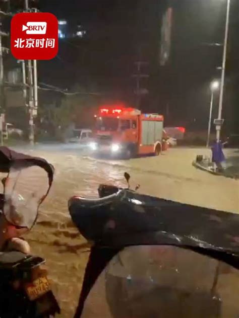 福州暴雨一消防车被洪水冲走：车上9人已救起5人，4人仍在搜救中|福州市|消防车|洪水_新浪新闻