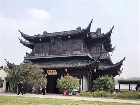 江苏人气最旺的寺庙，称南朝第一寺，还赠送三炷香，就在南京