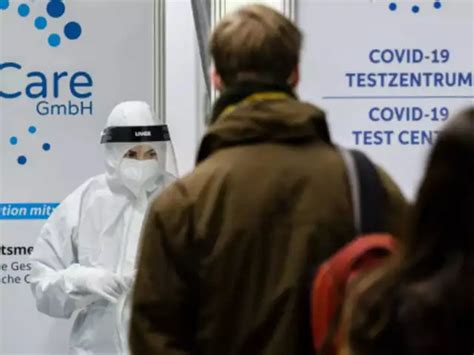 Masks rules get tighter in Europe in winter's COVID-19 wave - Mask or ...