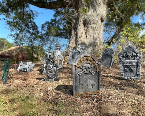Halloween Foam RIP Graveyard Tombstones, 10 Pack Tombstone with Stakes ...