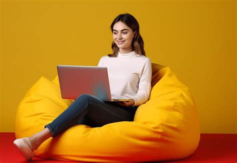 Happy Lady Using Computer 的图像结果