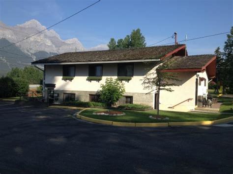 GATEWAY INN (Harvie Heights, Alberta) - Guesthouse Reviews, Photos ...