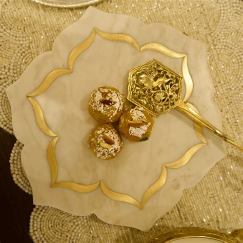 UNDER 2000/- INR – THATCHED ROOF