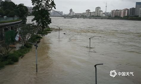 四川绵阳城区遭遇强降雨 多处低洼路段积水_腾讯新闻