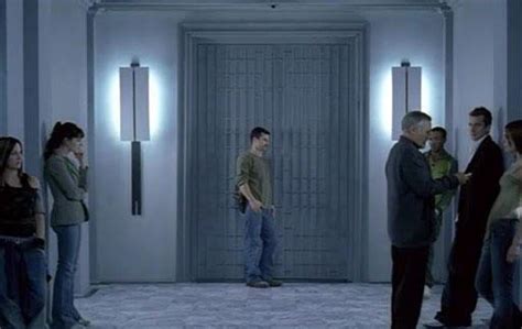 密室逃脱影片「九人禁闭室」，空有一个轮回式的结局！ - 知乎