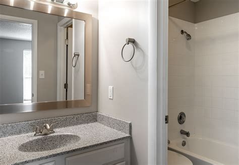 Apartment & Townhome Rentals | Maple Hills Apartments | Overland Park, KS