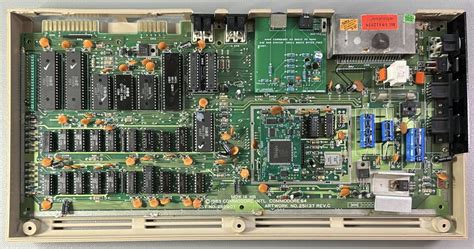 Broken Commodore Computer 的图像结果