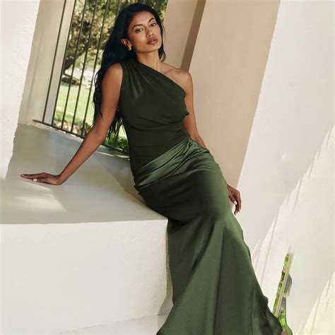 Experience a Stylish Look with Dresses of Miakee