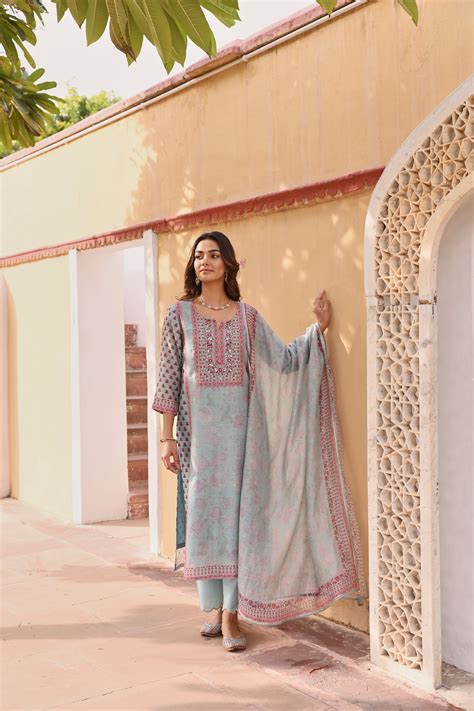 POWDER BLUE LINEN KURTA SET – Karaj jaipur