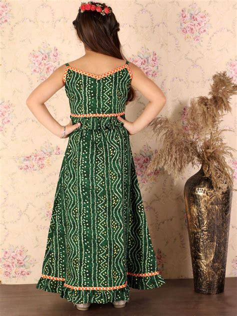Girl's Green Bandhani Top And Long Skirt Set – vastramay