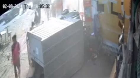 VIDEO: Speeding NMMT Bus Hits Several Vehicles At Khopta Koproli Road ...