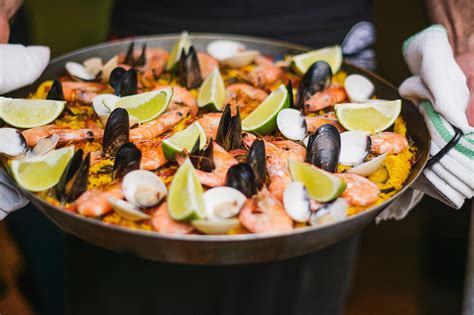 ⭐ How to make the authentic Spanish seafood paella recipe ⭐