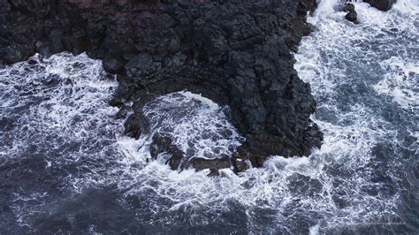 Brimketill or Oddnyjarlaug lava rock pool in Reykjanes peninsula ...