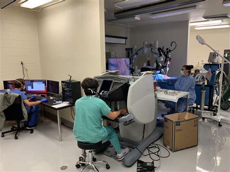 Remote Robotics in Surgery 的图像结果