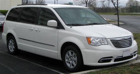 Chrysler Town & Country V 2007 - 2010 Minivan :: OUTSTANDING CARS