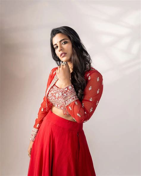 Aishwarya Rajesh: ఐశ్వర్య రాజేష్‌ ట్రెడిషినల్ లుక్ ఫోటోలు.. గోల్డెన్ ...