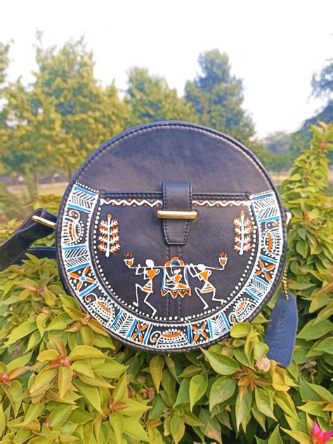 NOIR HAND ART – Rashki