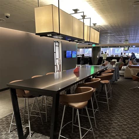 Review: OneWorld Lounge LAX