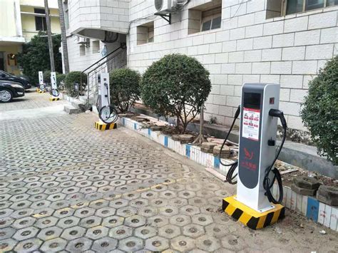 上海发布电动汽车充电桩新政：安装和使用更方便，推动充电桩进小区_设施