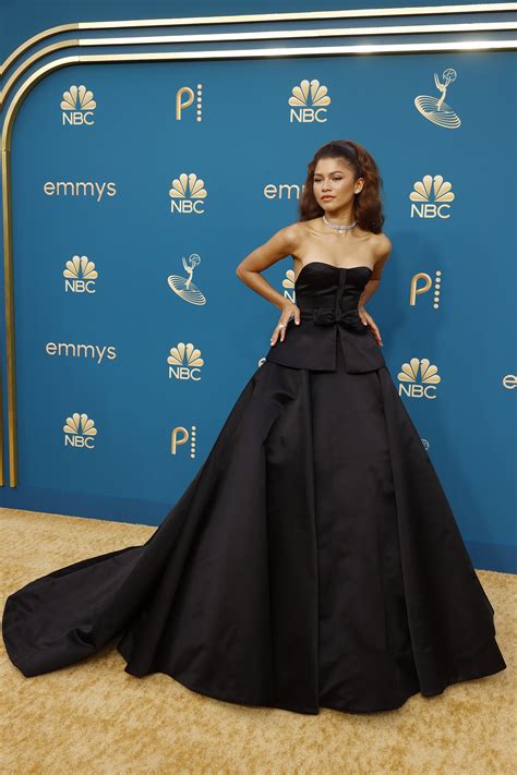 Emmy 2022: looks imperdíveis do tapete vermelho - Revista Marie Claire | Moda