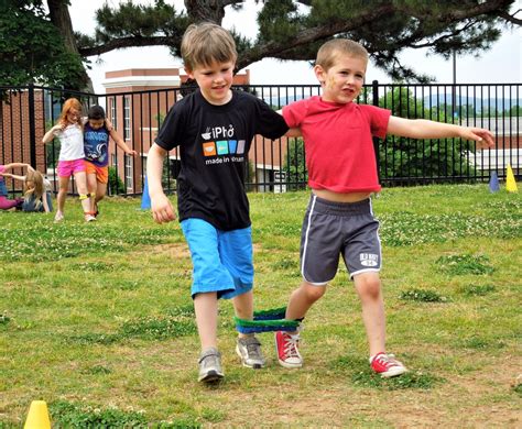 40 Engaging Relay Races for Kids to Enjoy - Meredith Plays