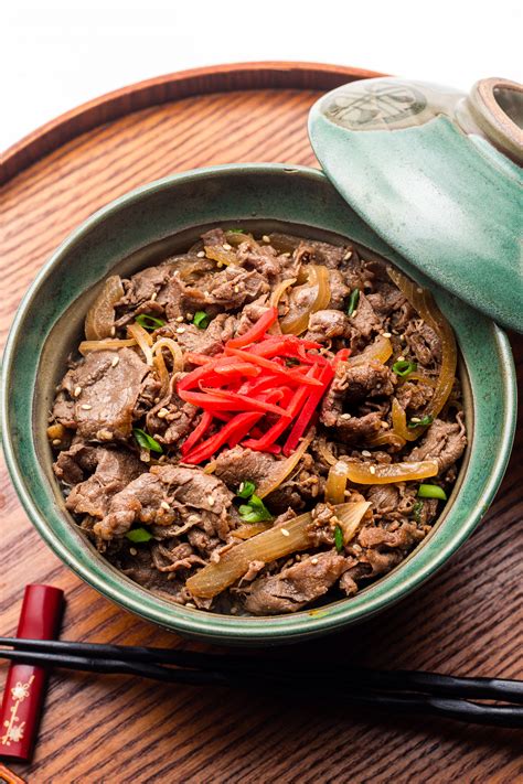 Gyudon (Japanese Beef Bowl) 牛丼 - Okonomi Kitchen