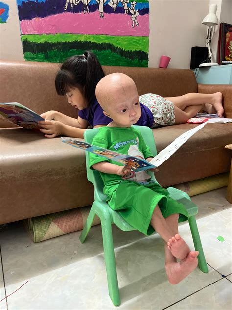 Hum nay Gạo đọc sách 📚 Cuốn sách có tựa đề “Trang giấy trắng” 🤭🤣😁... | TikTok