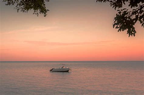 আফ্রিকার লেক ভিক্টোরিয়ার কুখ্যাত দ্বীপ রেম্বা আইল্যান্ড, যৌনকর্মী ...