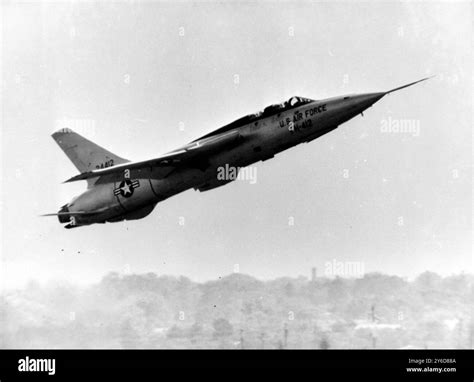 US AIR FORCE ALL WEATHER JET F-105F CRASHING THE HEAT BARRIER IN NEW ...