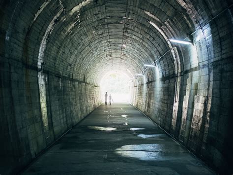 Download wallpaper 1400x1050 tunnel, silhouettes, lights, underpass ...