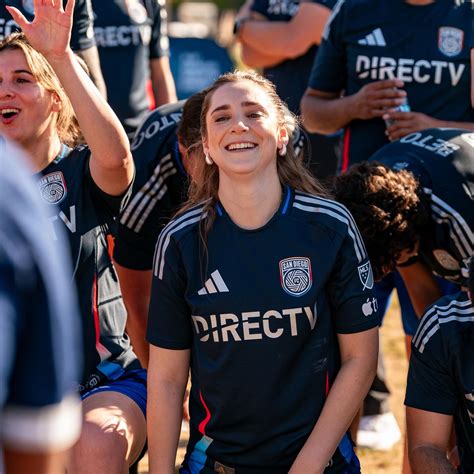 ASHLEY GM | GIVEAWAY ROJINEGRO!! ️🖤 se van 2️⃣ pases dobles para el ...