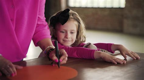 „Anya, megígéred, hogy vissza fog nőni a hajam?” – Bajor Boróka ...