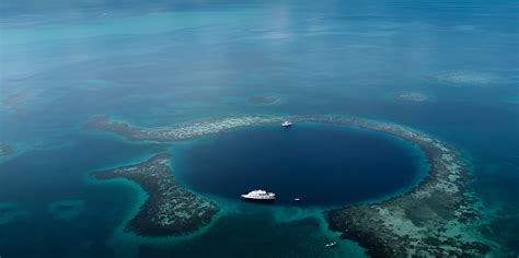 Best Scuba Diving Tours at the Great Blue Hole Belize: A Lighthouse ...