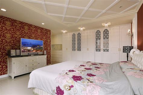 79平方米三房两厅卧室壁纸更衣室装修效果图_太平洋家居网图库