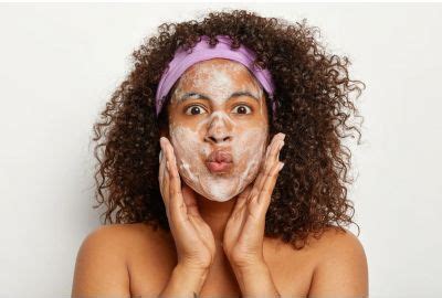 What Are The Benefits of Pomegranate Face Wash for Dry Skin? – Riyo ...