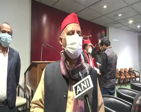 UP Polls: ECI's Model Code of Conduct violated at SP office in Lucknow ...