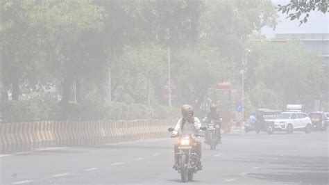 Strong winds, dust storm hit Delhi NCR; IMD issues orange alert