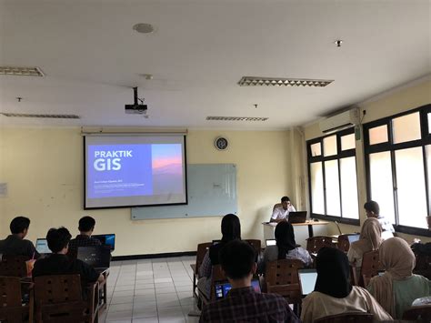 Kuliah Tamu di Bidang Perpetaan (GIS) dan Ilmu Ukur Tambang – Program ...